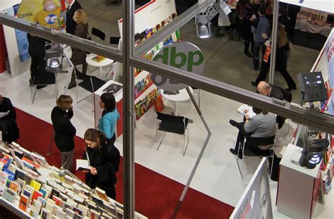  Die Cairener Buchmesse: Eine Plattform für den kreativen Austausch zwischen Tradition und Moderne